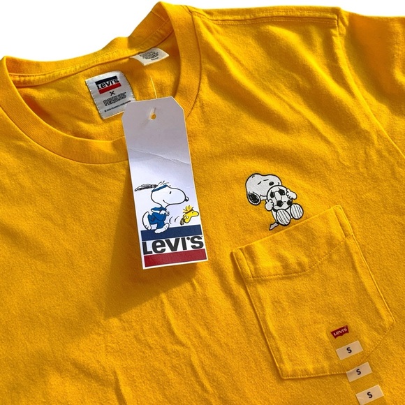 NWT Peanuts x Levi’s soccer theme tee size smalll - Picture 9 of 11